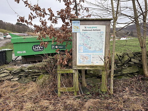 Fin liten turparkeringsplass ved Hetland