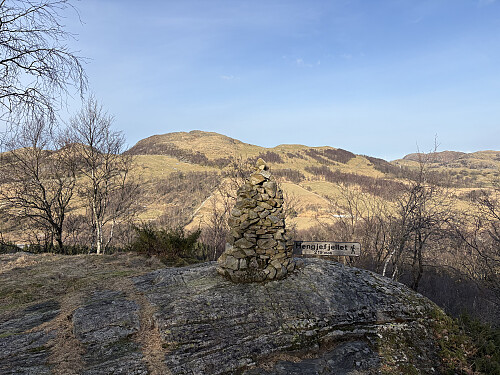 Hengjefjellet med Håfjellet i bakgrunnen
