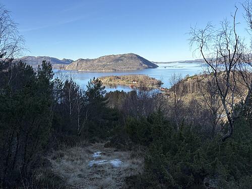 Fra traktorveien med utsikt over mot Ådnøy