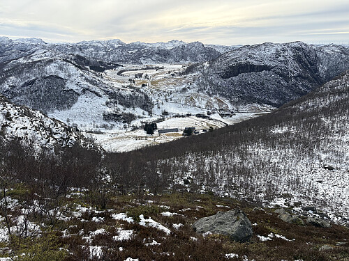 Stølsheinuten og Husafjell sett fra oppstigningen til Hatlenuten