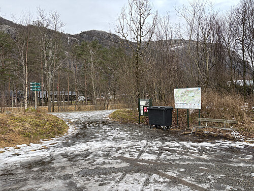 Flott parkeringsplass og utgangspunkt for turer i Oltedal