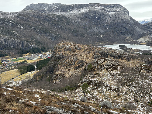 Daurmålhammaren sett fra oppstigningen til Middalshammaren