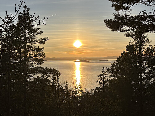 Utsiktspunkt litt lenger nord på kollen i forhold til toppen