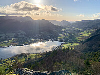 Utsikt sørover mot Økensvåg. Krakk midt i bildet.