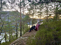 Litt utsikt til Erfjorden og Herefjellet.