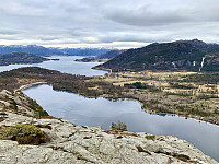 Utsikt mot Eikelivatnet og Høgsfjorden.