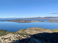 Utsikt mot nordøst med Idse sentralt. Idsal og Jørpeland til høyre i bildet.