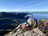 Kanskje denne hammeren har gitt fjellet navn? Utsikt mot nordvest.