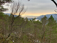 Nord for toppen var det noe utsikt mot Jelsafjorden.