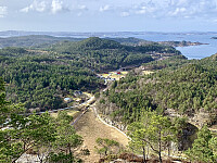 Utsikt mot Lauvås og Lauvåsvågen.