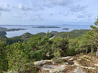 Utsikt mot Uskekalven, Kalvøy og Teistholmene.