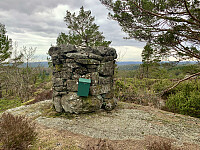 Flott varde og litt utsikt mot sørvest.