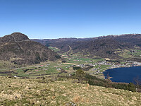 Utsikt mot Sandeid og Vidhovda.