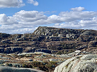 Høgeknuten sett fra Gangfjellet. Gangavstanden et lenger enn bildet gir inntrykk av.