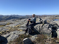 Toppen med en liten varde.