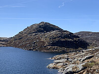 Holheia sett fra Tvaravatnet.