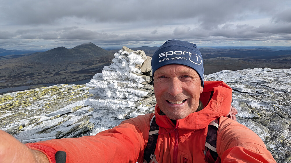 Endelig oppe på siste toppen. Skjellåkinna (1706 moh)