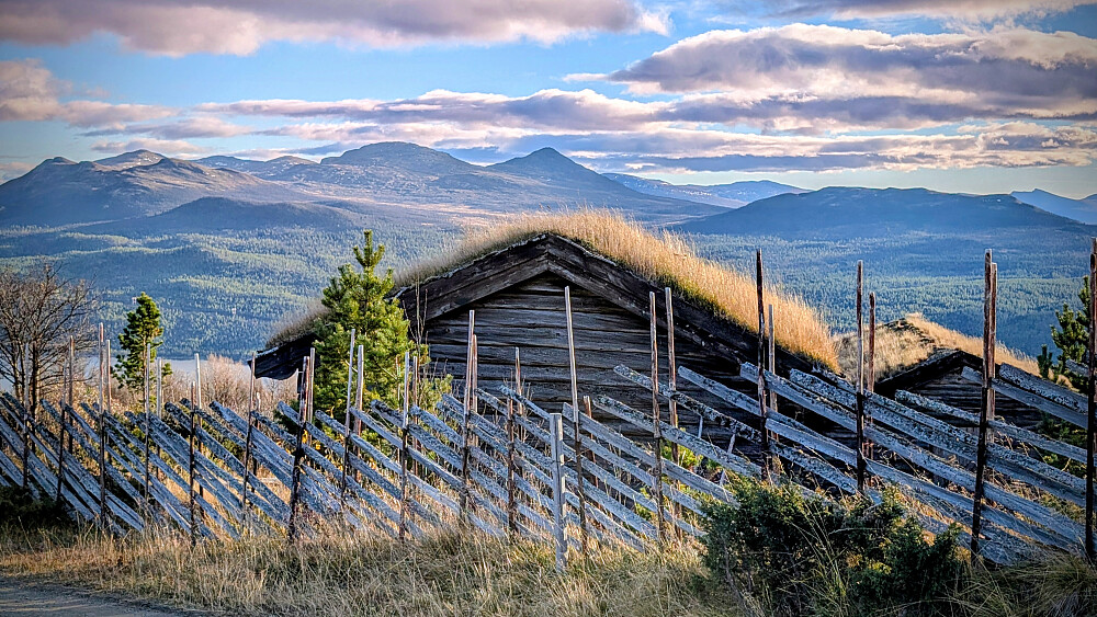 Storhøpiggen øverst i billedkanten ...midt i bildet