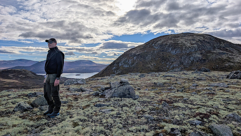 Hundfethøa bakenfor sett fra nordtoppen