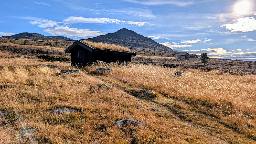 Ved Storhøliseter med Storhøpiggen bakenfor