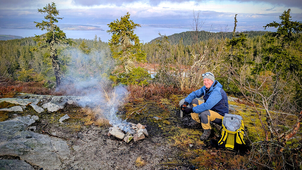 En kjent Åskop ved bålet på Hervaknappen 