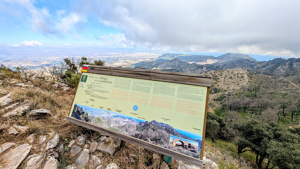 Malaga langt bakenfor. Nå er vi på vei opp til første toppen.