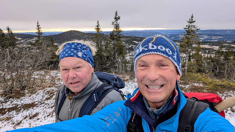 "To eldre menn rider igjen"