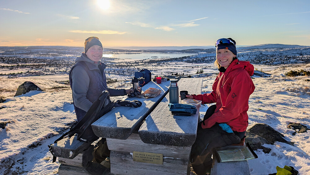 Kaffe og mat på Hitfjellet 