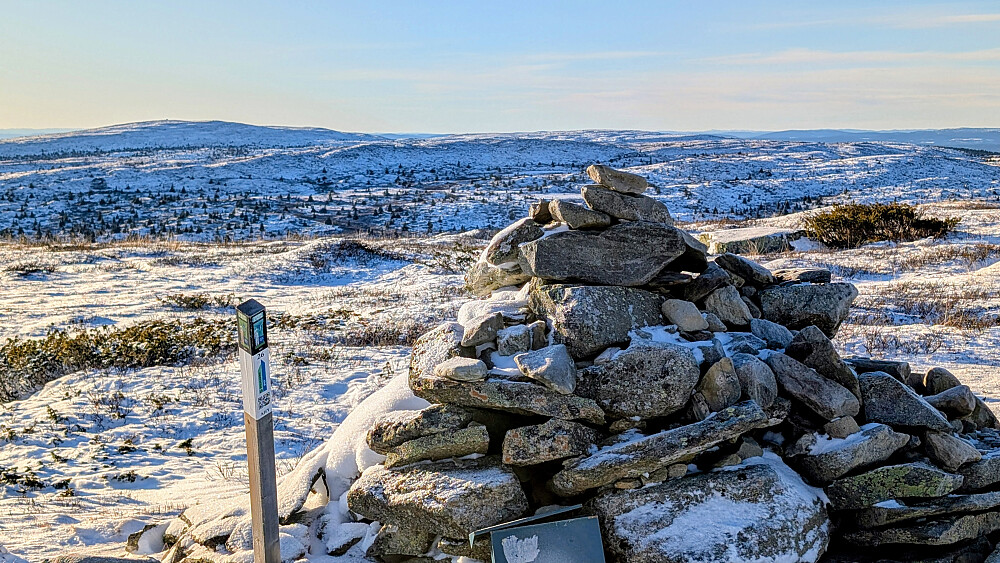 Nevelfjell langt der bak