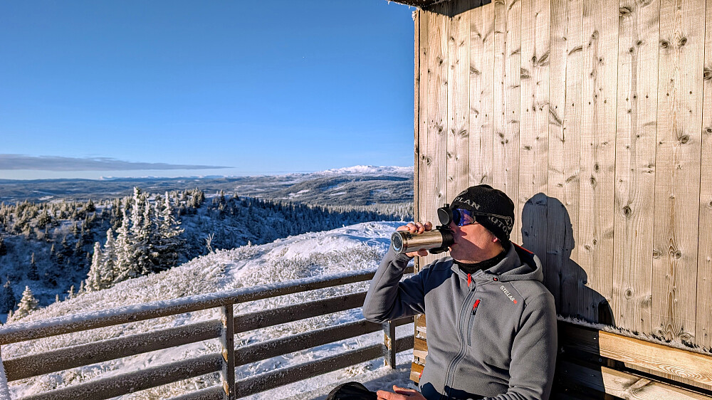 Kaffekos i solveggen 