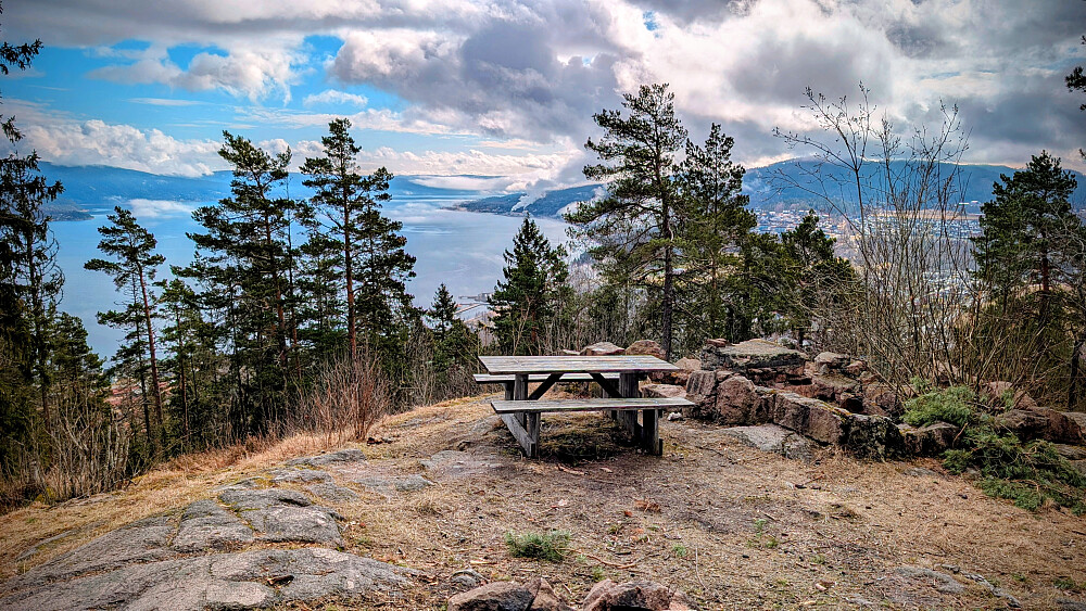 Utsikt utover fjorden...sørover