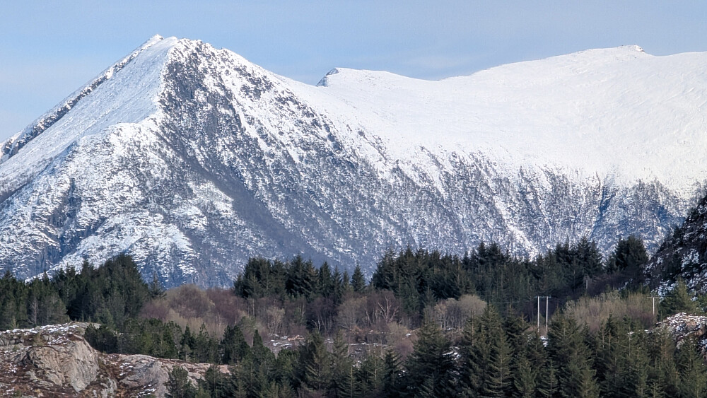 Rørsethornet og Ræstadhornet zoomet inn