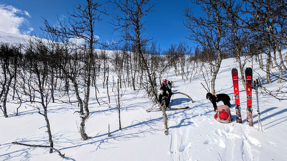 Varm og god matpause rett før stigningen opp mot Leppkampen