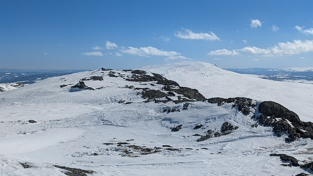 Ongsjøfjellet langt bakenfor. Dagens siste turmål 