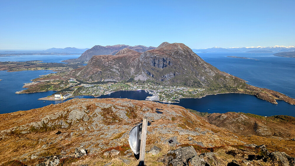 Utsikt fra toppvarden på Bløkallen til Otrøya 