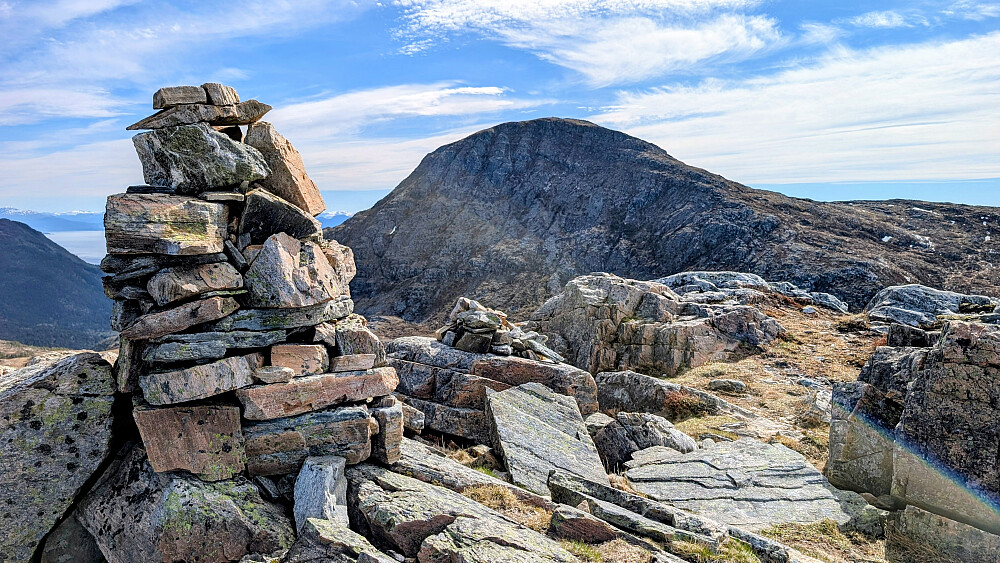 Ved varden på Digergubben. Klausethornet bakenfor som var neste mål for meg. 