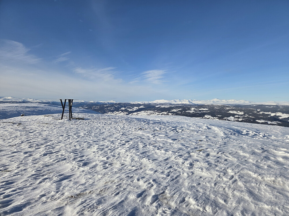 Majestetisk utsikt mot Rondane på toppen.
