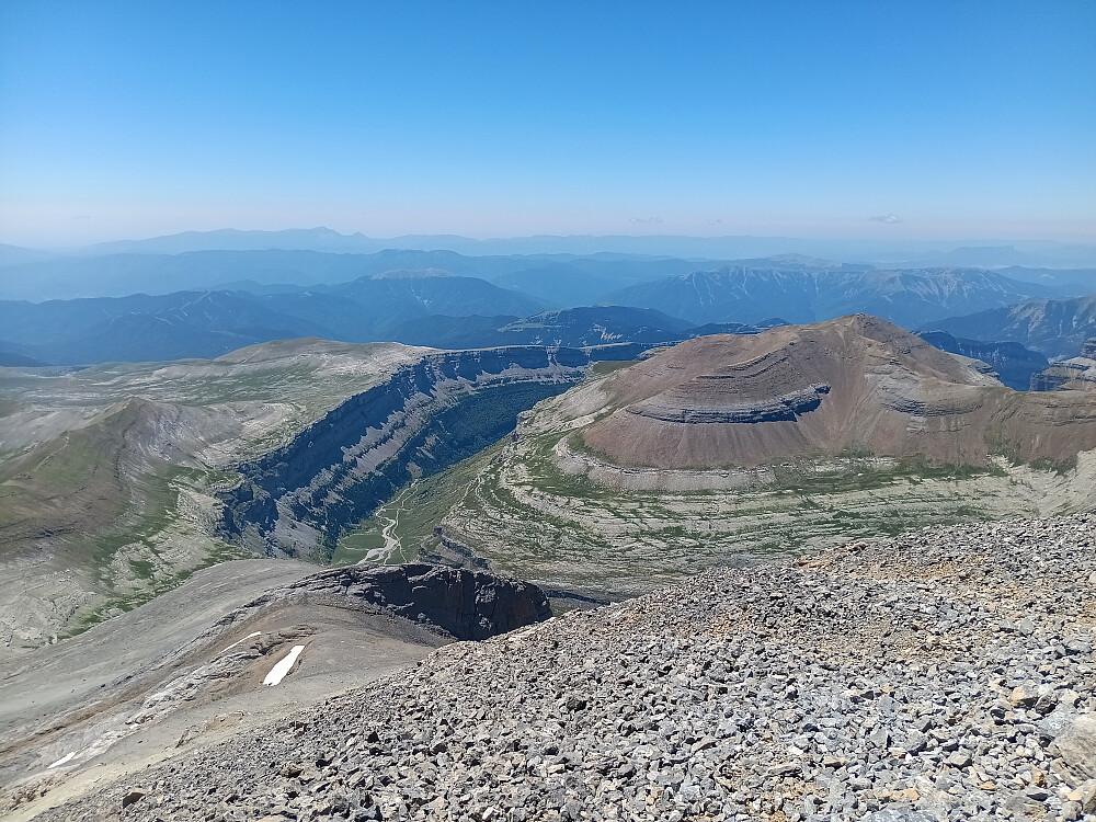 Ordesa-dalen er en geologisk godbit i fugleperspektiv fra Monte Perdido.