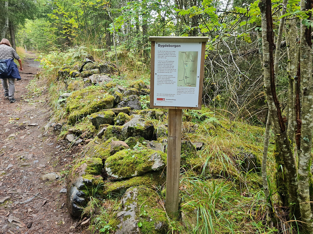 Info om bygdeborgen på Sølvsberget