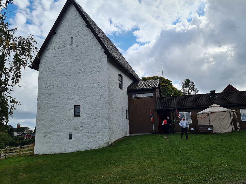 Steinhuset ved Søsterkirkene, her skulle være bryllup, så vi kikket bare inn så vidt