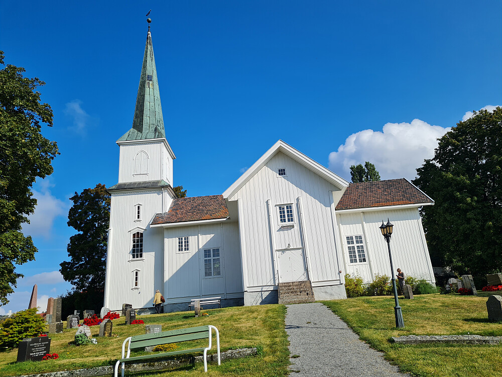 Nes kirke i Røykenvik