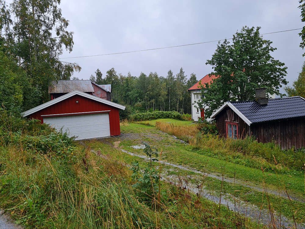 Forandring i Tøftum, hvite vegger og rødt tak