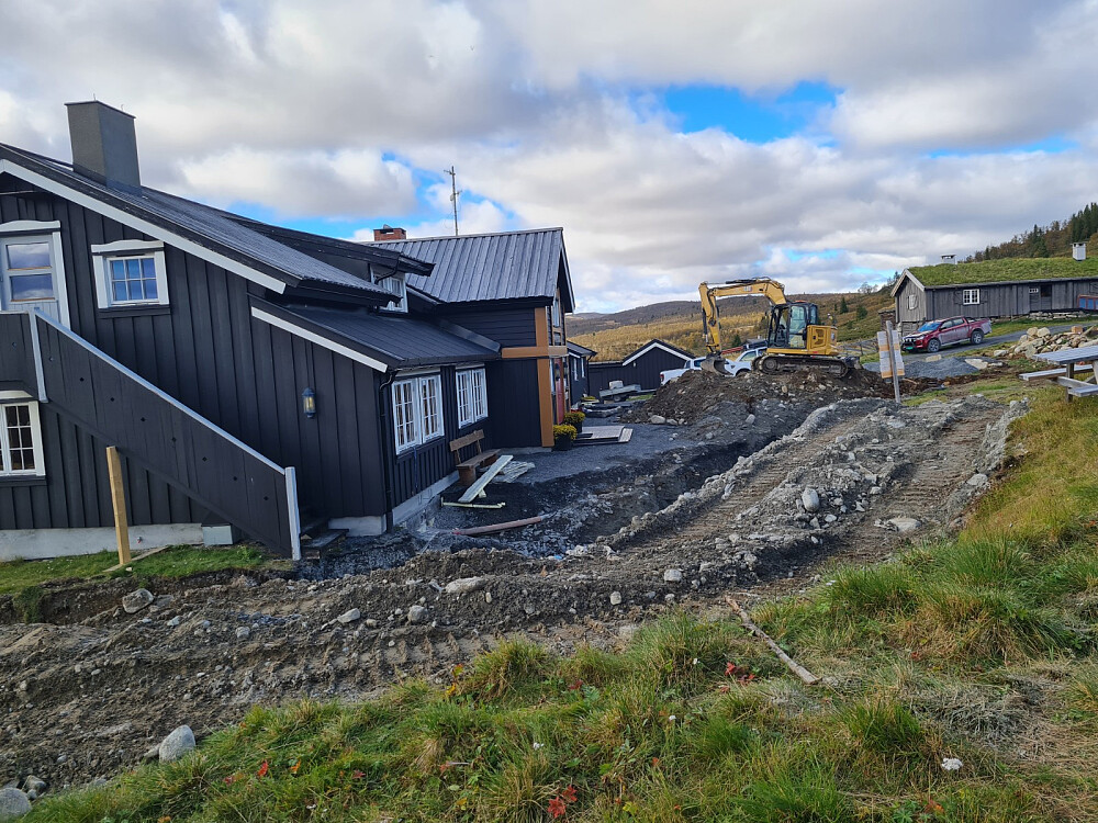 Vedlikeholdsarbeid på Liomseter]
[[image:repelo_20250917_68cac7f616426.jpg|»Nye» hus på Liomseter