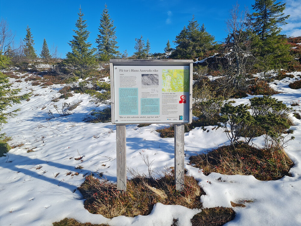 Ved foten av Hærfjellet