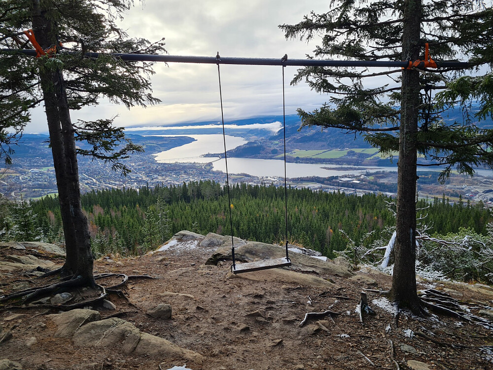 Vakkert ved huska på Balbergkampen utsiktspunkt