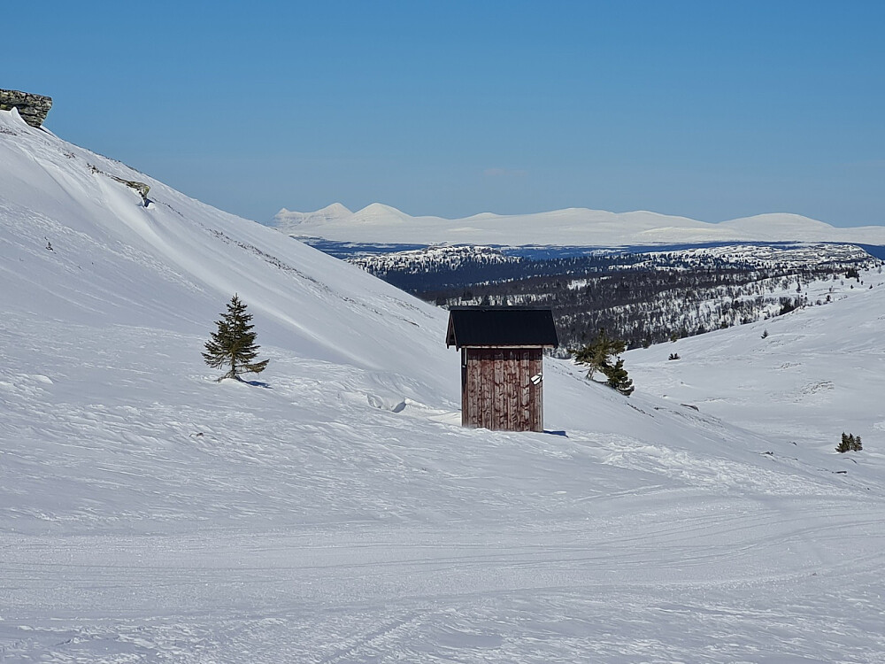 Store Sølnkletten og Muen ser ut som nabofjell fra Skardbua