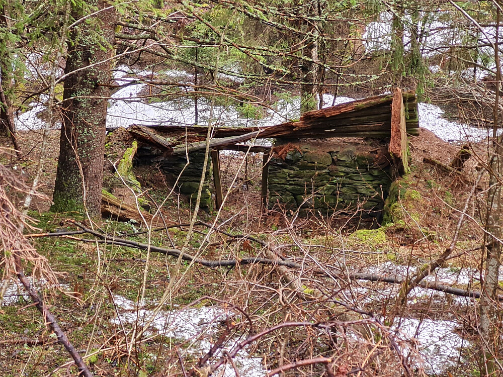 Hustuft i Lykkja (Iversliløkken), her har jeg drukket kaffe hos Berthe og Einar Gjefsen