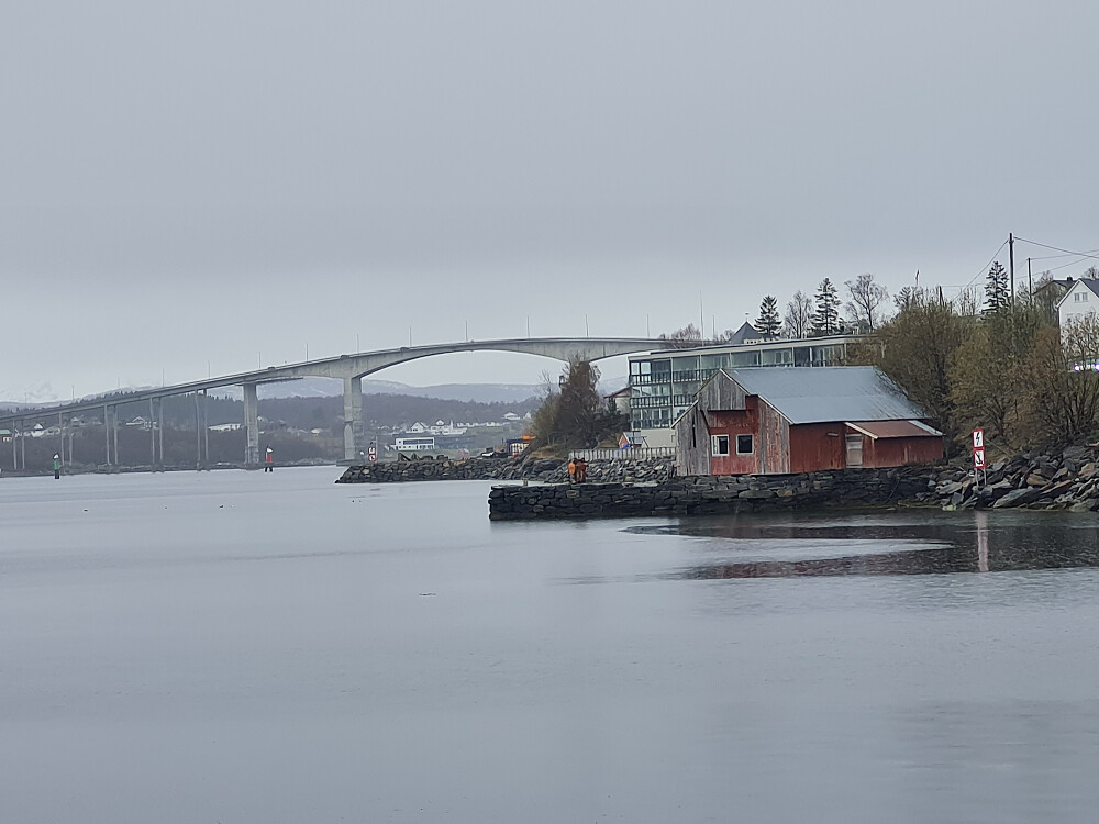På Finnsnes, brua over til Silsand