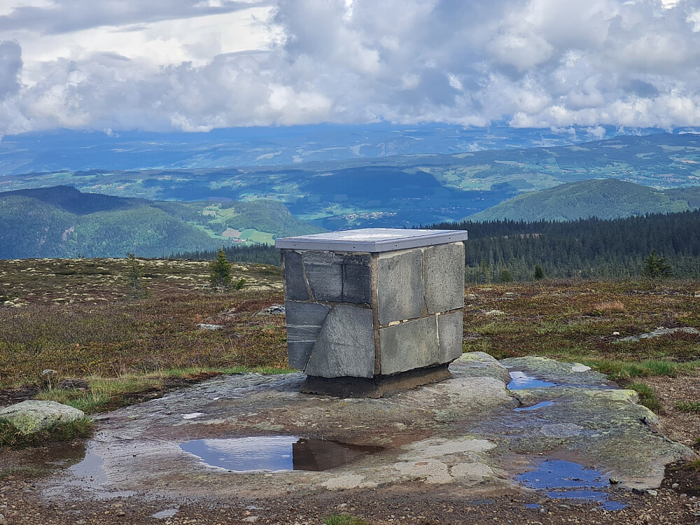 På Hærfjellet, med Sikteskiva mellom Vardkampen og Kampekollen