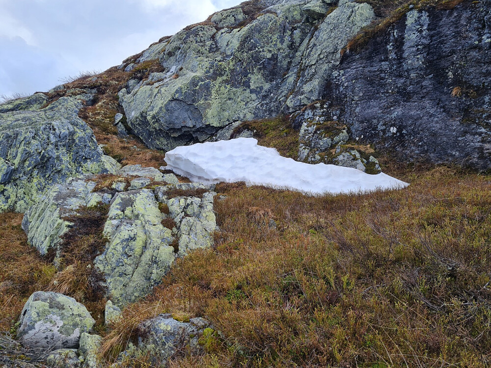 Fremdeles noen snøskavler på Skjelbreidsfjellet